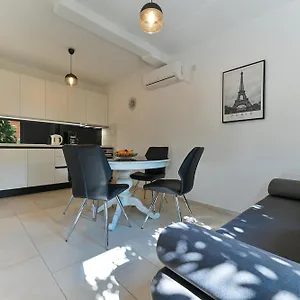 apartments-kapetan.hotels-in-trogir.com/