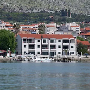 apartments-svjetlana.hotels-in-trogir.com/