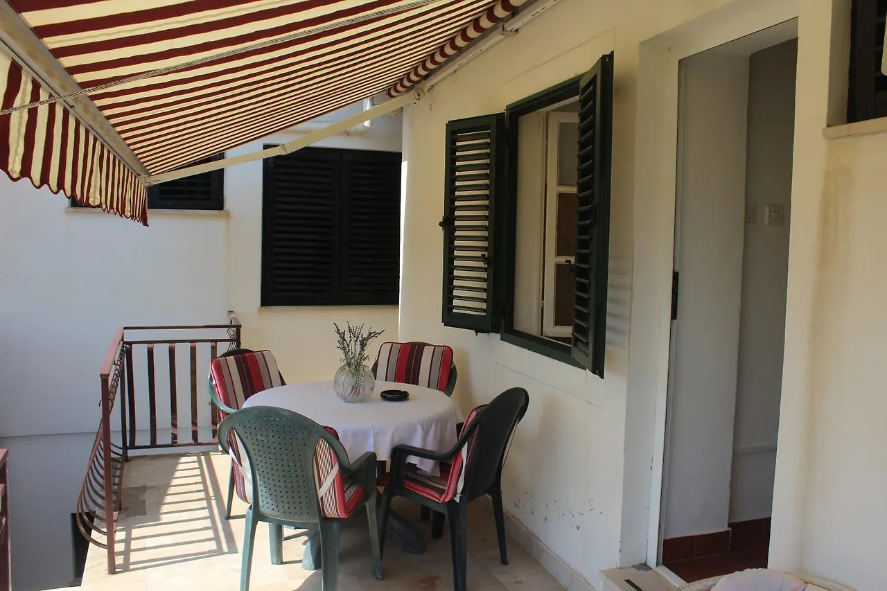 Guest House Nikola Božava Croácia